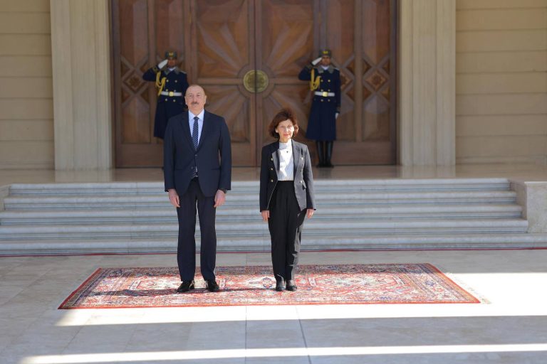 (Фото) Започна официјалната посета на претседателката Сиљановска-Давкова на Република Азербејџан