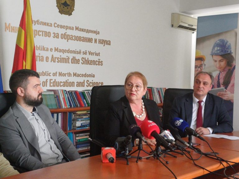 Договорена пракса за студентите на ФИНКИ: Ќе ги одржуваат дигиталните платформи на МОН