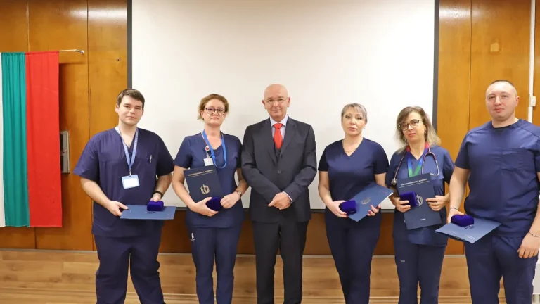 Началникот на  ВМА во Софиja генерал Мутафчијски ги одликуваше медицинските лица кои ги евакуираа повредените од РС Македонија