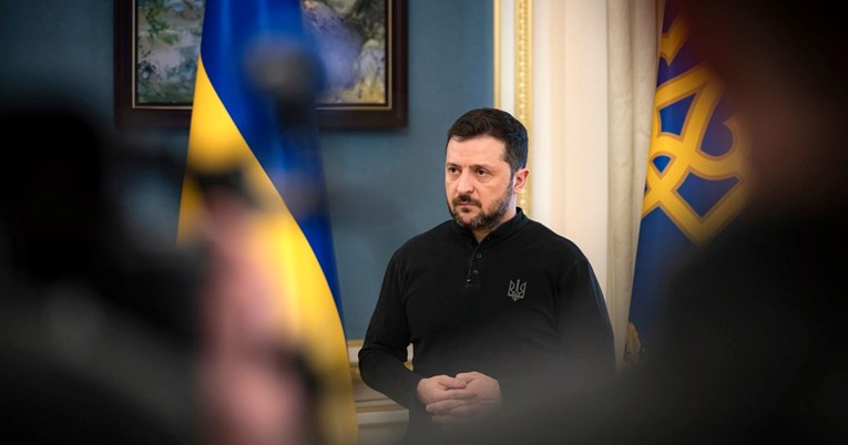 Зеленски: Ако Русите сакаат преговори, прво треба да престанат да го гаѓаат нашиот народ со проектили