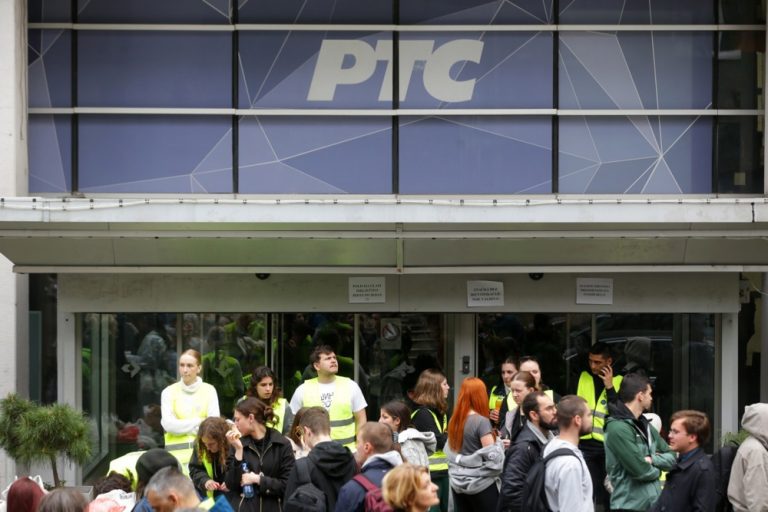 Трет ден блокада на зградата на РТС во Белград