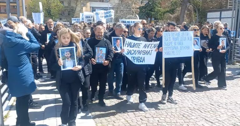 „Задоцнета реакација“ – протест на семејствата на загинатите во трагичниот пожар во дискотеката „Пулс“