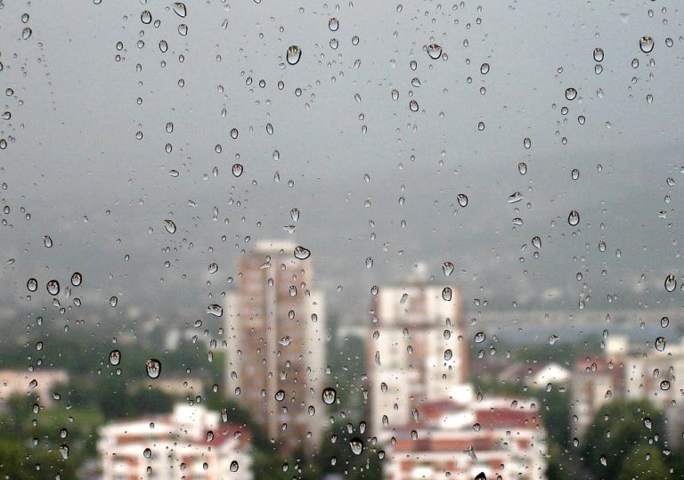 Викендов облачно време со дожд