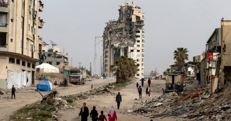 (Видео) Хамас: Во израелските напади врз Газа загинаа 32 лица, главно жени и деца