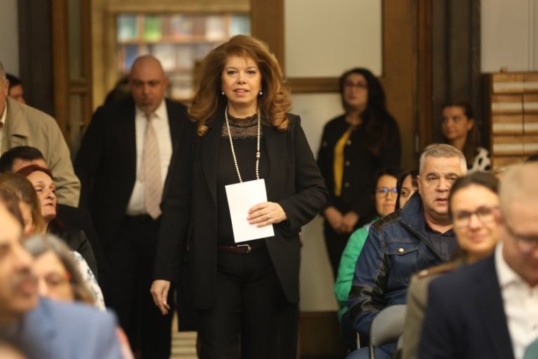 Потпретседателката Илијана Јотова и Националната библиотека ја прогласија 2025 за година на глаголицата