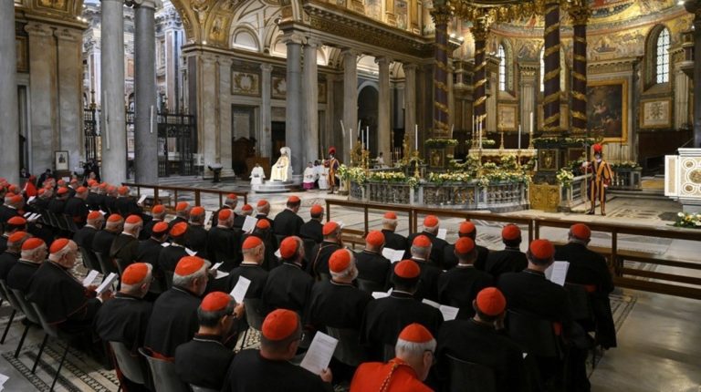 Бројот на кардинали кои ќе го изберат новиот папа е намален