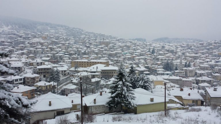 Најстудено утрово на Попова Шапка, најмногу снег во Крушево