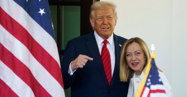 Мелони дојде кај Трамп, му вети дека ќе организира средба со лидерите на ЕУ