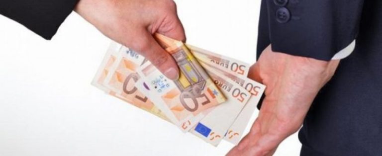 Во акција на МВР и Обвинителството приведени две лица за примање поткуп и награда за противзаконито влијание