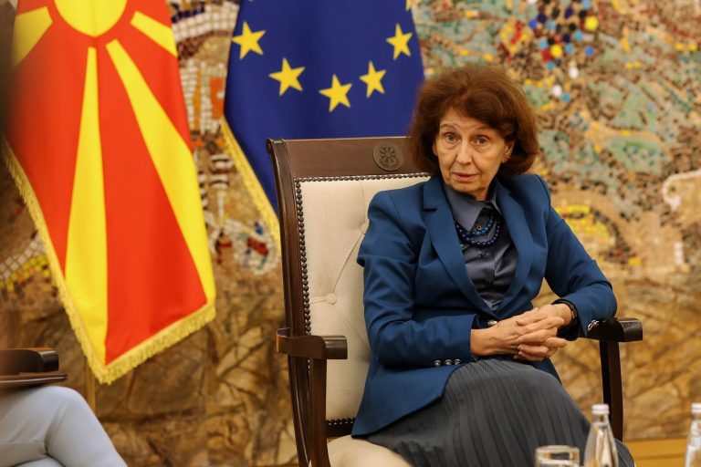 „Стабилна е здравствената состојба на осумтемина македонски пациенти“: Сиљановска-Давкова ги посети во Софија