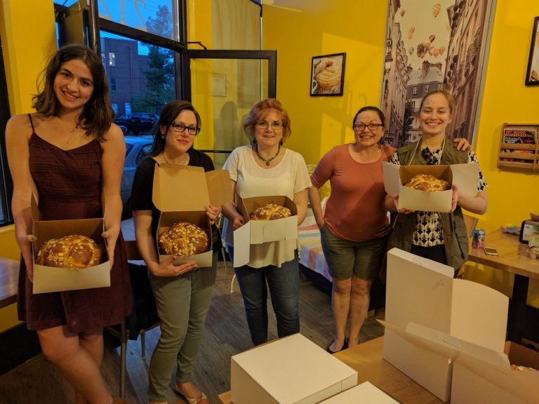 Традиционална работилница за бугарски козунаци во Синсинати, САД