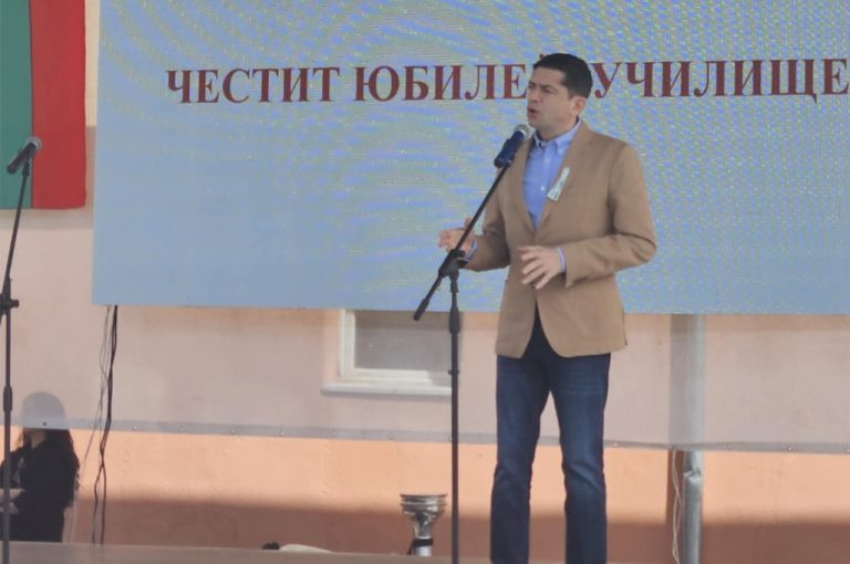 Д-р Милен Врабевски почесен гостин на чествувањето на 100-годишнината на СУ „Свети Климент Охридски“ во село Слаштен, Бугарија