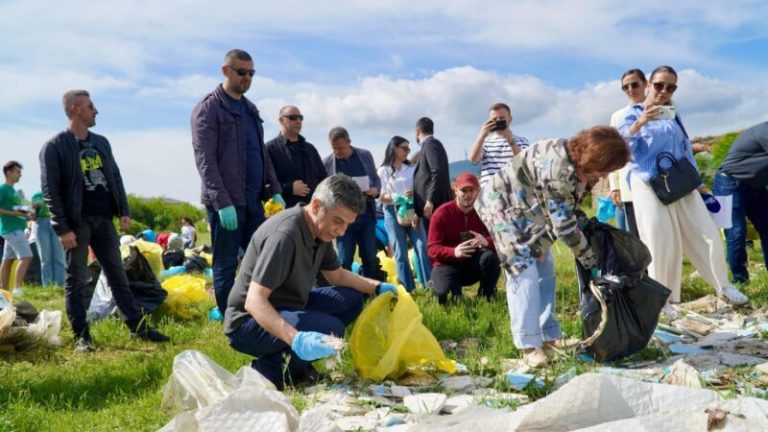 „Ги исчистивме улиците, сега на ред се фосилите од локалната самоуправа!“, велат од ВЛЕН