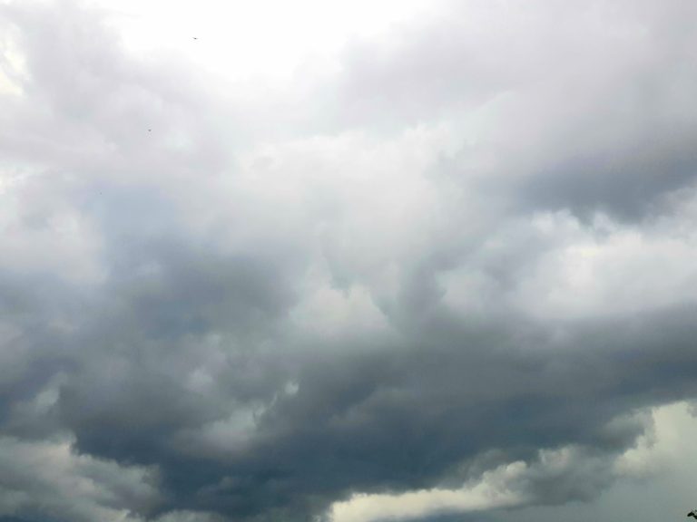 Променливо облачно и нестабилно со локален пороен дожд, грмежи и засилен ветер