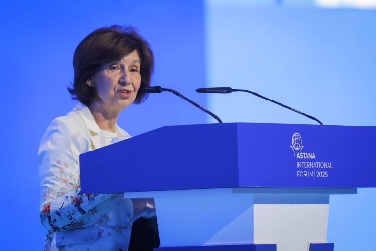 Сиљановска-Давкова:  Потребен ни е свет што проблемите ќе ги решава со принципи, а не со моќ