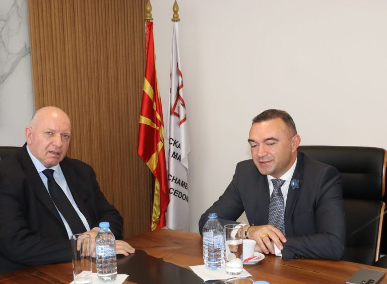 Азески и Рафуна разговараа за проблемите со камионите на македонско-косовската граница