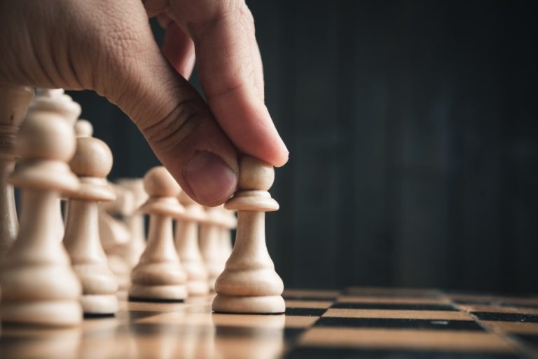 Талибанците го забранија шахот