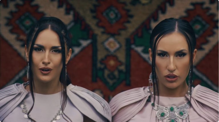 (Видео) Бисера и Лидија во соработка со Атазар со нов музички проект „Пушка пукна“