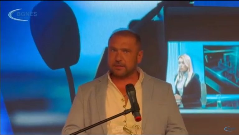 (Видео) Колегата фото-репортер и снимател Иван Јанев од Бугарија, ја доби наградата за видео-репортажа на новинарските награди Web Report