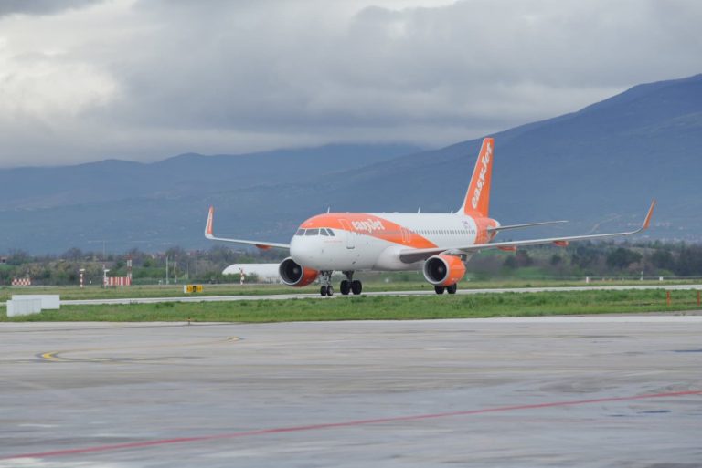 Десетици нови авио дестинации, политиките во авиосообраќајот даваат резултати, велат од ВМРО-ДПМНЕ