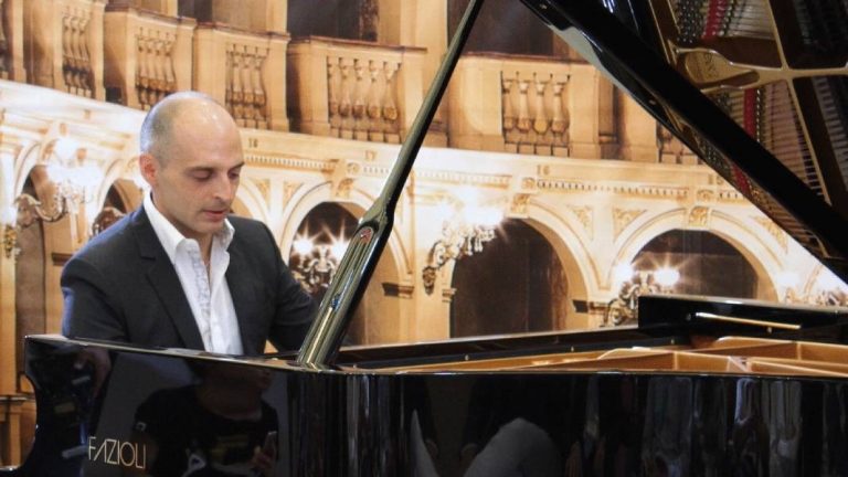 Пијанистот Иван Јан’ков: Во Бугарија се случуваат многу добри работи!