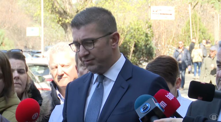 Мицкоски и ризикот да се прифати помош од Бугарија