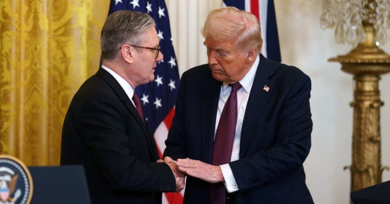 Њујорк Тајмс: Трамп денес ќе го објави трговскиот договор со Велика Британија