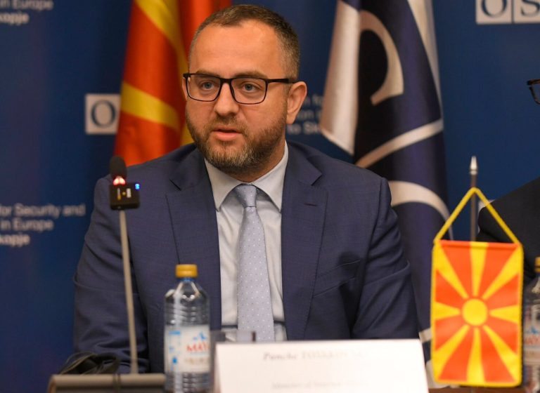 „Како се дефинира квалитет кај фирма без искуство“, прашува СДСМ за тендерот за униформите во МВР