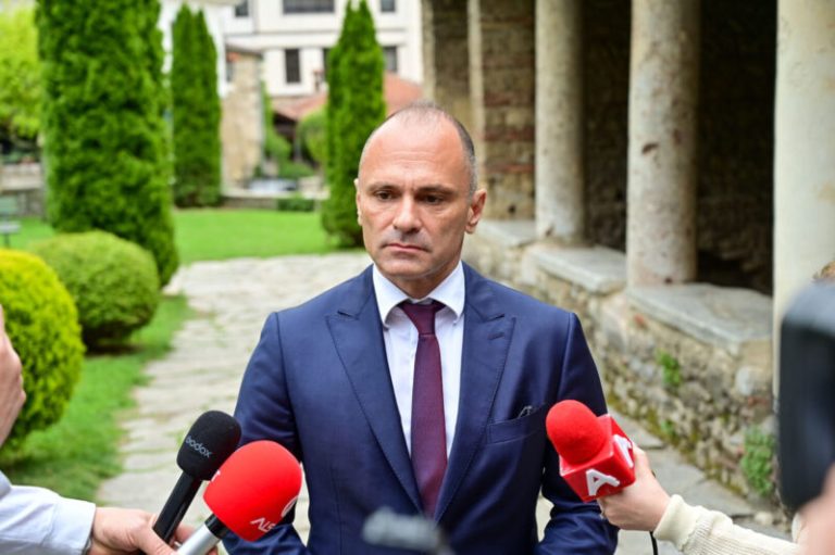 Филипче: Владата воведе данок на иднината, а под хипотека се неколку идни генерации