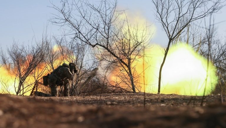 Блумберг: Европа размислува да купи оружје од САД за Украина