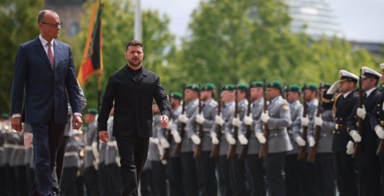 „Дер Шпигел“: Зеленски ја прекина посетата на Германија поради можна руска инвазија на Суми