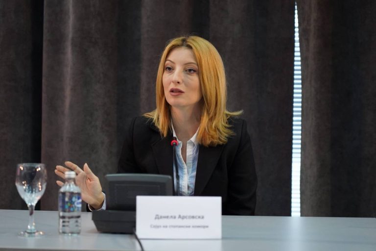 Арсовска до Мухамед Елмази: Дали си ти криминалец од ДУИ или од ВЛЕН?