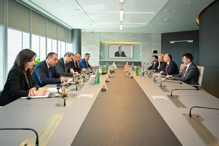 Средба на претседателот Гаши со Микаил Џабаров, министер за економија на Азербејџан