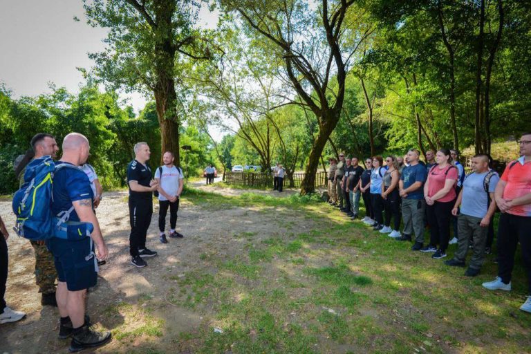 Директорот на БЈБ на планинарски марш од пет километри во тетовско: Службата не е само униформа – таа е братство