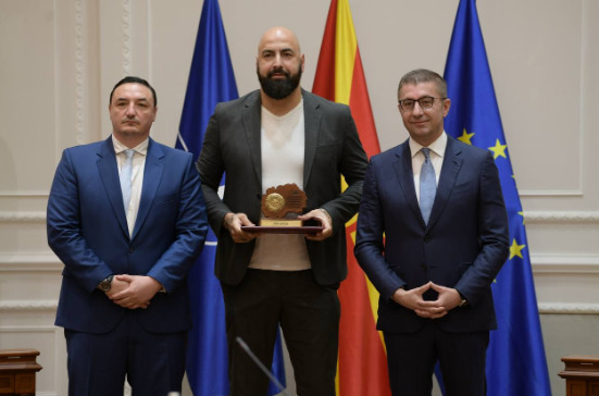 Мицкоски: Исправена е неправдата, доделени национални признанија