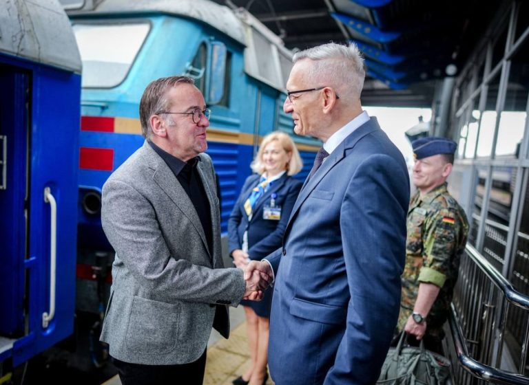 Германскиот министер за одбрана: Правиме сè што можеме за да ѝ помогнеме на Украина да се одбрани