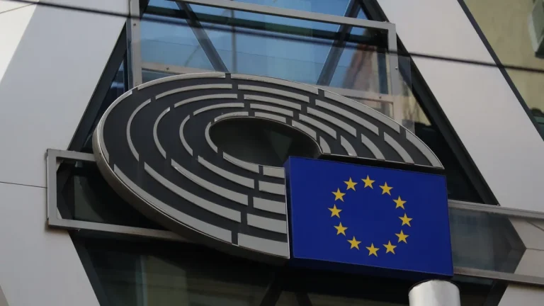 Europa Press: Европскиот парламент побара од РС Македонија реформи и промена на Уставот, доколку сака да стане дел од ЕУ