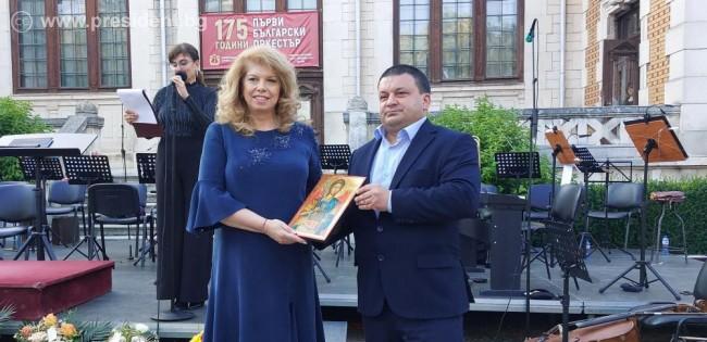Под патронатот на потпретседателката на Бугарија Илијана Јотова во Шумен беа одбележани 175 години од основањето на првиот бугарски симфониски оркестар
