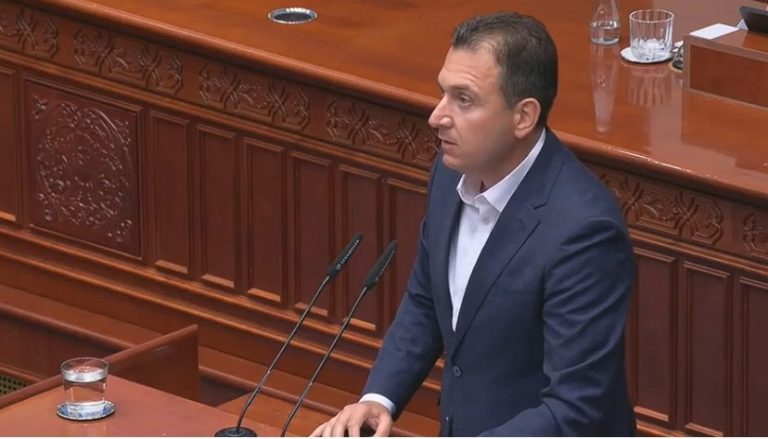 Талески за Алиу: Власта нуди министер за здравство информатичар кој не знае ни колку болници има