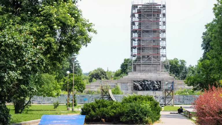 Долгата разделба со тоталитарната симболика – како се промени Софија во последните 35 години