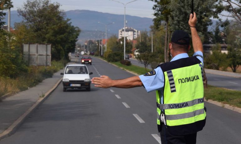 Викендов казнети 1.077 возачи, најмногу од нив возеле без возачка дозвола