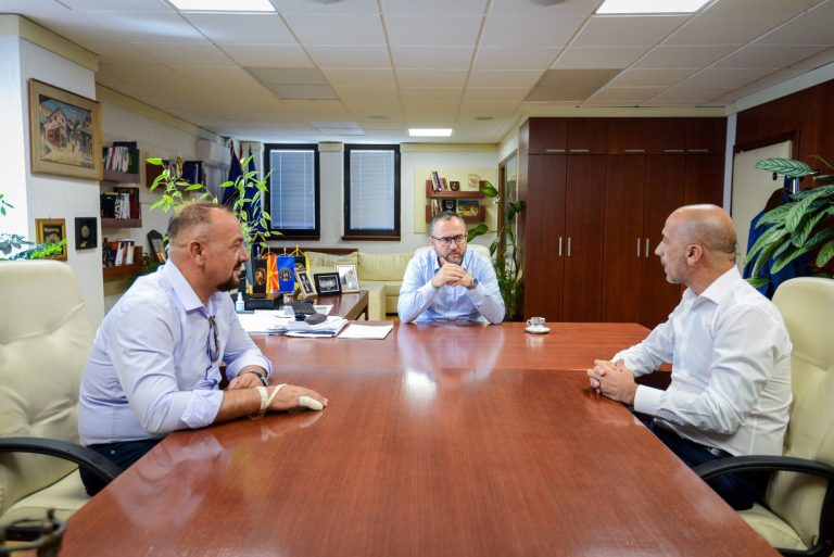 Тошковски ќе го награди полицаецот кој спречи девојка да си го одземе животот во Тетово