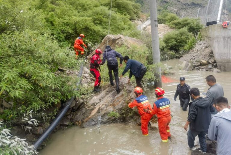 Кина: Обилни дождови, пет лица се водат како исчезнати, поради свлечишта се евакуира населението