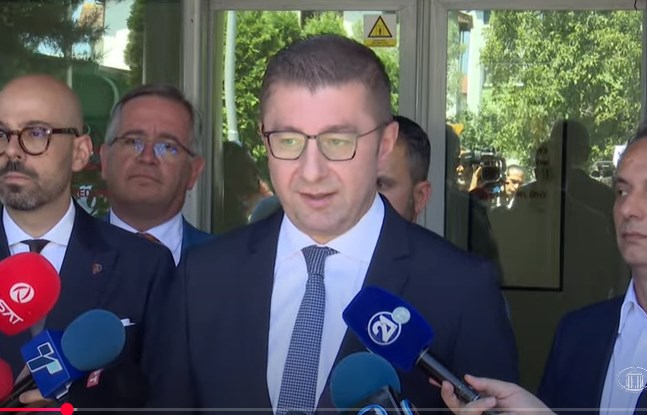 50-60 магационирани БТР, „хермелини“ и „пинцгауери“ ќе гаснат пожари летово, им се вградуваат резервоари за вода, рече Мицкоски