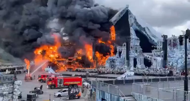 (Видео) Огромен пожар на сцената на еден од најголемите фестивали во светот
