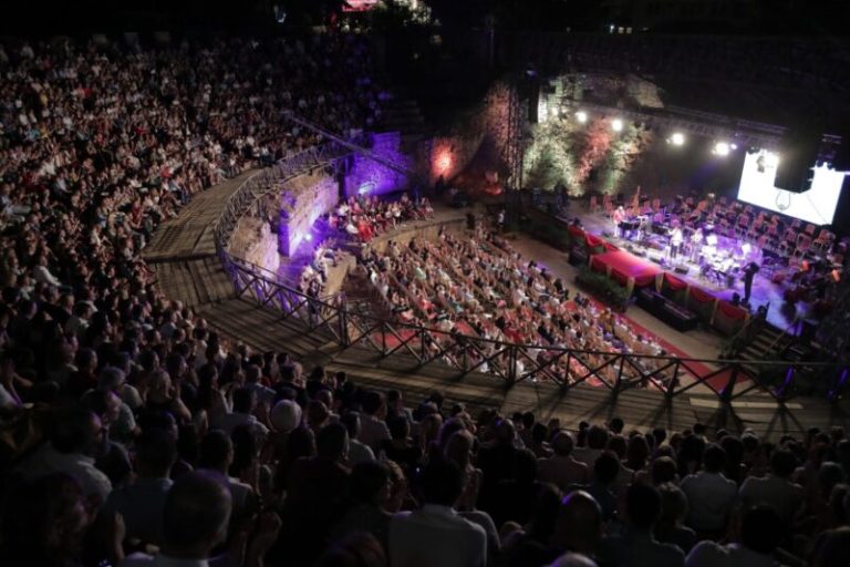 Утре почнува фестивалот „Охридско лето“ – ќе го отвори американската пијанистка, Клер Хуангчи со македонската филхармонија