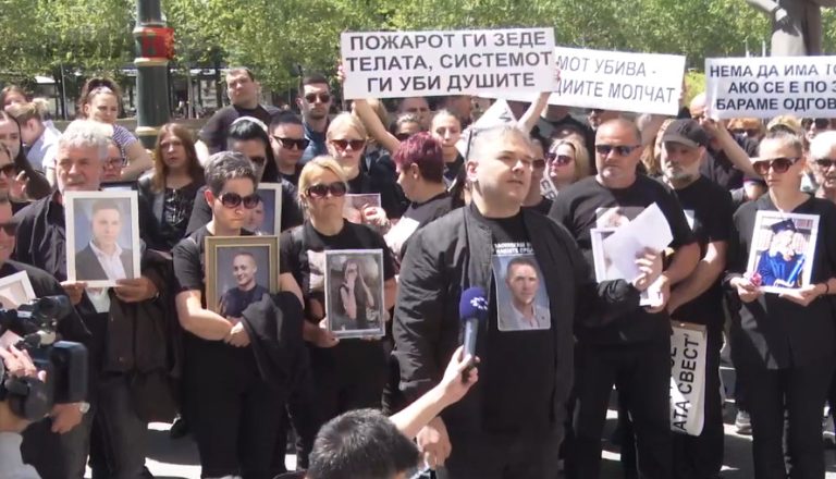 Родителите на загинатите деца во „Пулс“ прашуваат до каде е постапката за полициските службеници за пожарот