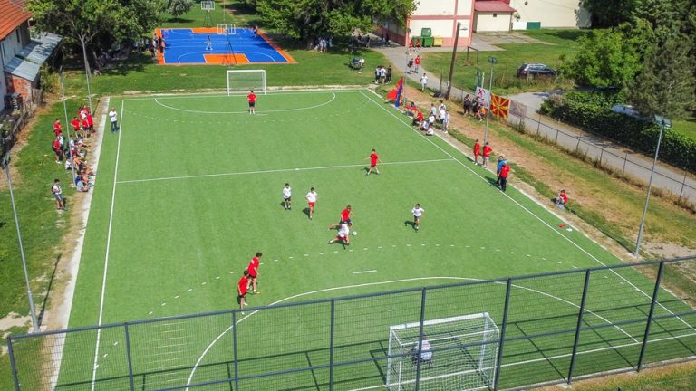 „Рекордни 20 милиони евра директна поддршка за македонскиот спорт, 500 стипендии за млади талентирани спортисти, развој на спортската инфраструктура“, вели ВМРО-ДПМНЕ