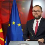Тошковски: Претседателот на младината на Левица беше уапсен затоа што на 14 и 16 годишни деца им се обраќал со зборот ,,убијци“, а не затоа што веел знаме