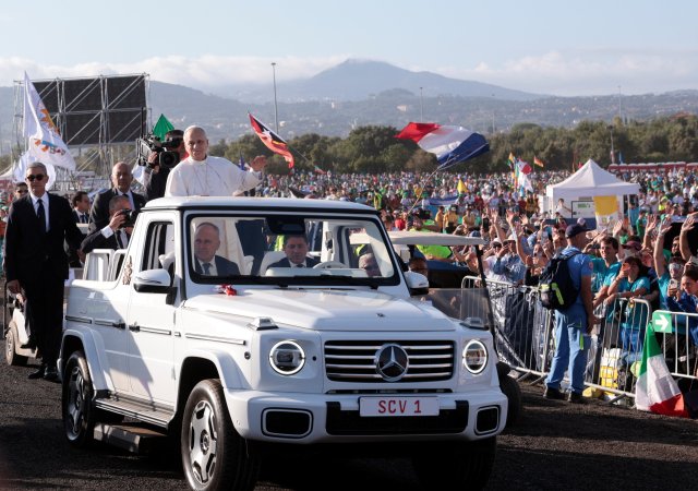 Група од 150 бугарски младинци се сретна со папа Лав XIV